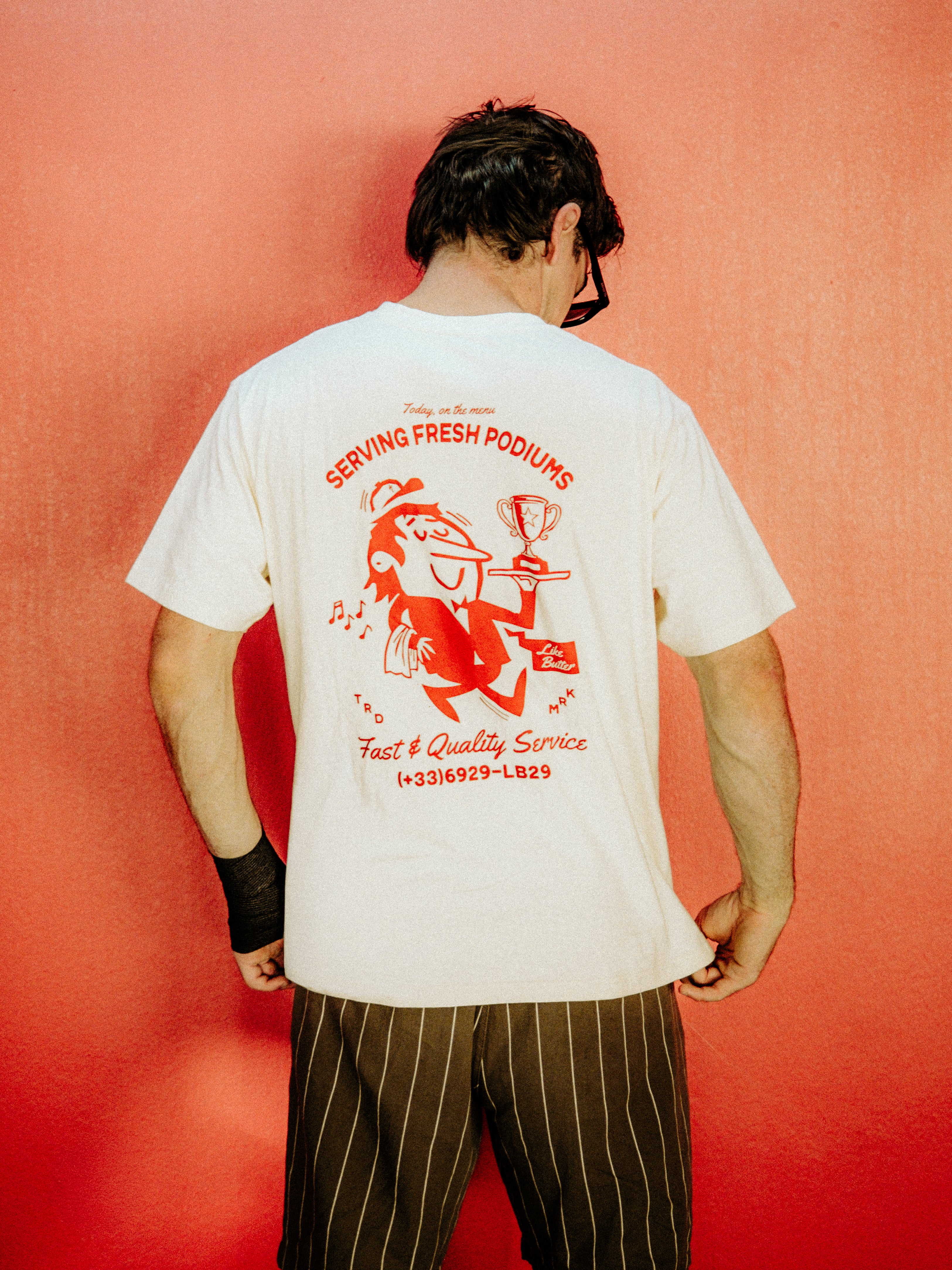 T-SHIRT SERVING FRESH PODIUMS